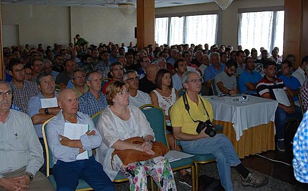 Jornada. Asistentes a la Jornada de Vacuno de Carne, con Rafael Sánchez Olea a la izquierda.