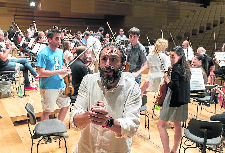 El tenor granadino José Manuel Zapata, durante el ensayo de ayer en el Auditorio.