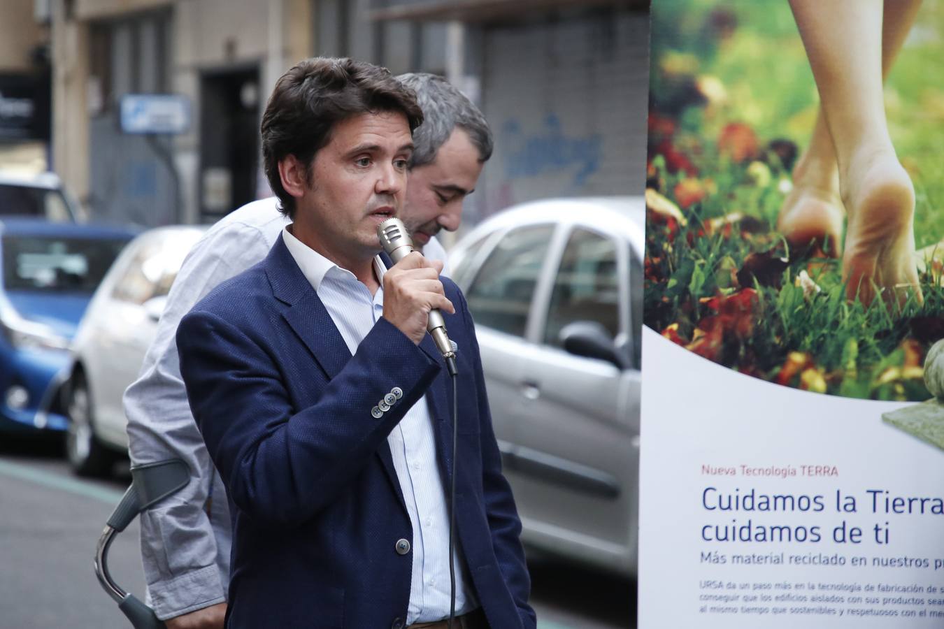 En el acto se dio a conocer la obra quese ha llevado a cabo en uno de sus edificios, que se ha realizado sin coste alguno para los vecinos y cuya iniciativa ha sido impulsada desde la asociación ZOES