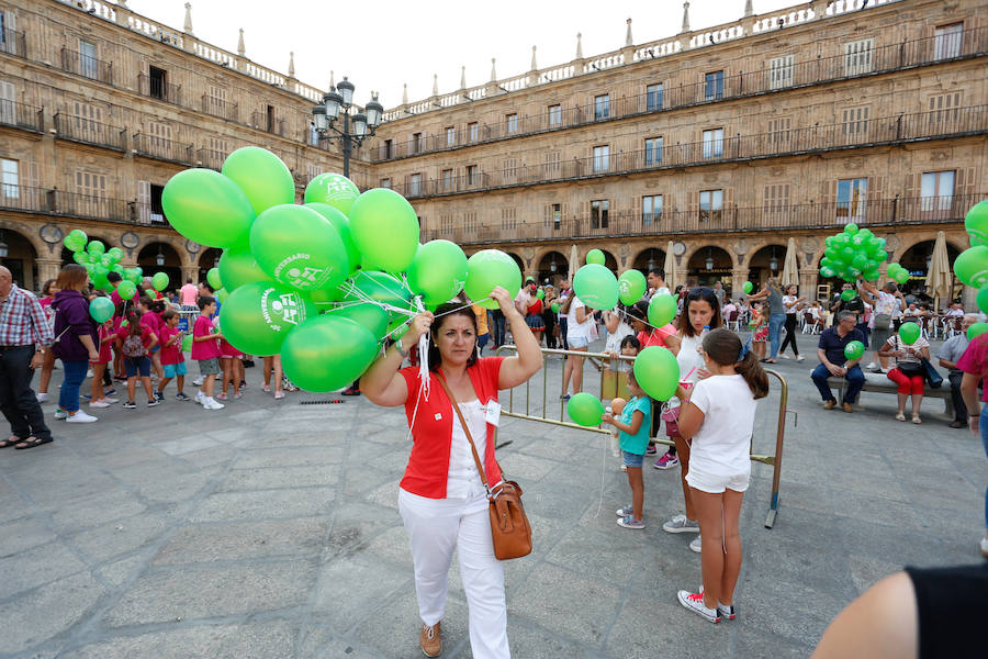 Fotos: Suelta de globos de AFA Salamanca por el Día Mundial del Alzheimer