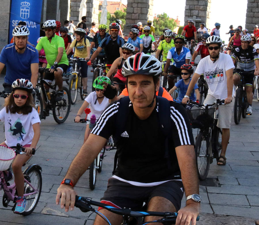 Fotos: Marcha ciclista del Dia del Alzheimer en Segovia