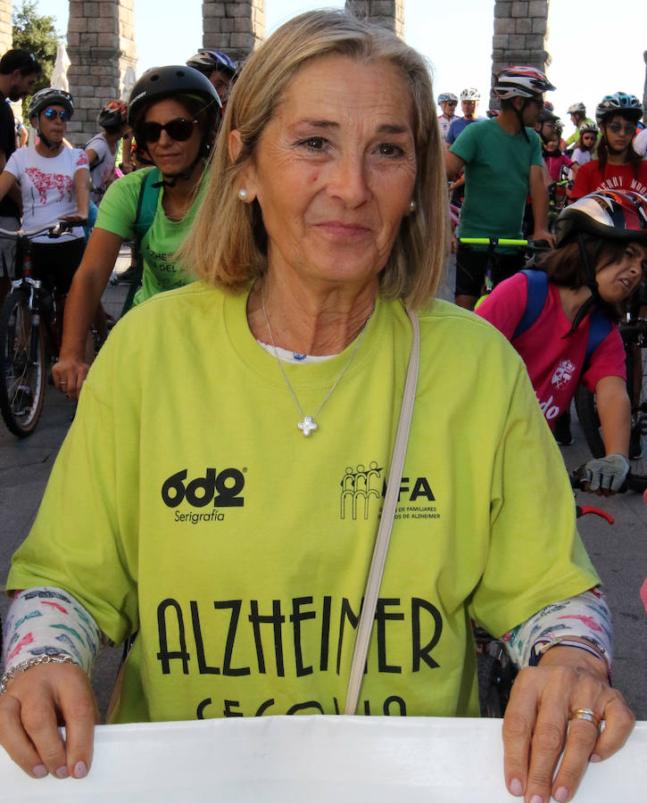 Fotos: Marcha ciclista del Dia del Alzheimer en Segovia