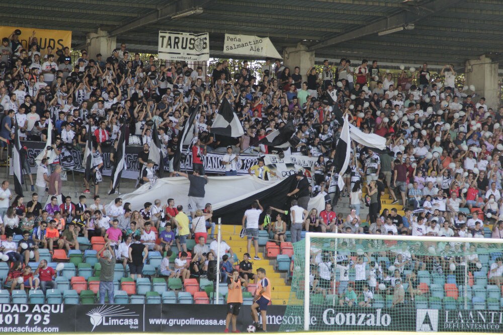 El conjunto chacinero se impone en unos trepidantes minutos finales y logra su primera victoria fuera de la Liga mientras que los de Campos encajan la primera derrota ante su afición