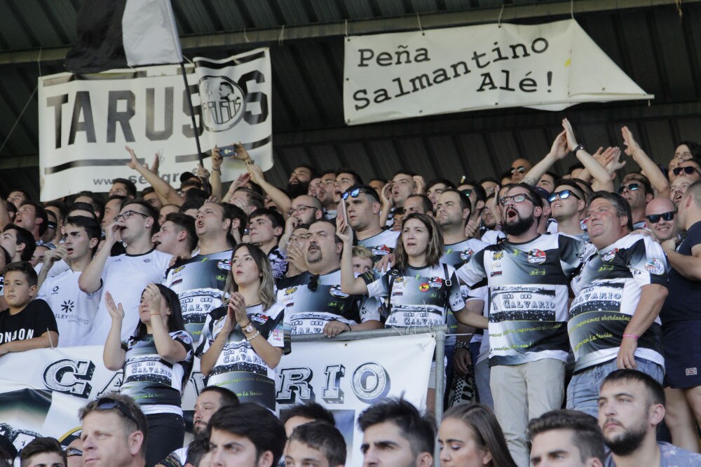 El conjunto chacinero se impone en unos trepidantes minutos finales y logra su primera victoria fuera de la Liga mientras que los de Campos encajan la primera derrota ante su afición