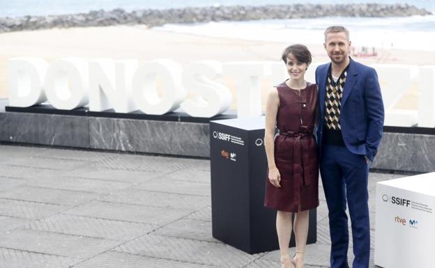 Ryan Gosling y Claire Foy durante el photocall en el Kursaal.