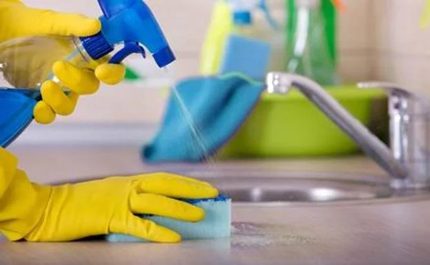 ¿Usas lejía y amoníaco? La OCU recomienda emplear productos alternativos para la limpieza