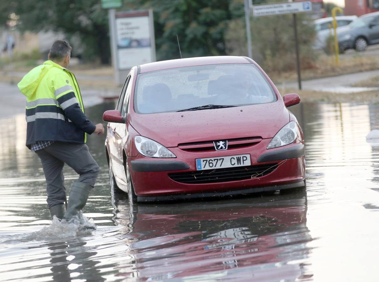 Fotos: La tormenta provoca inundaciones en el polígono de San Cristóbal de Valladolid