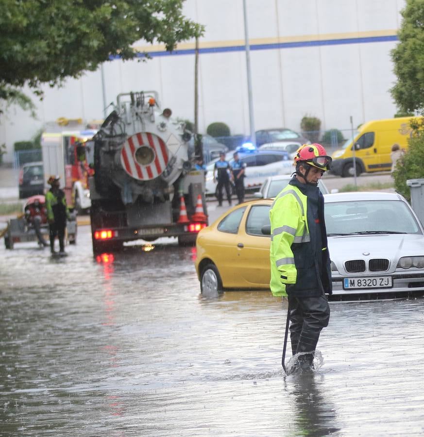 Fotos: La tormenta provoca inundaciones en el polígono de San Cristóbal de Valladolid