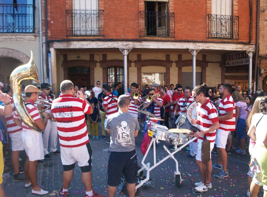 Fotos: Olmedo inicia sus fiestas con un multitudinario chupinazo