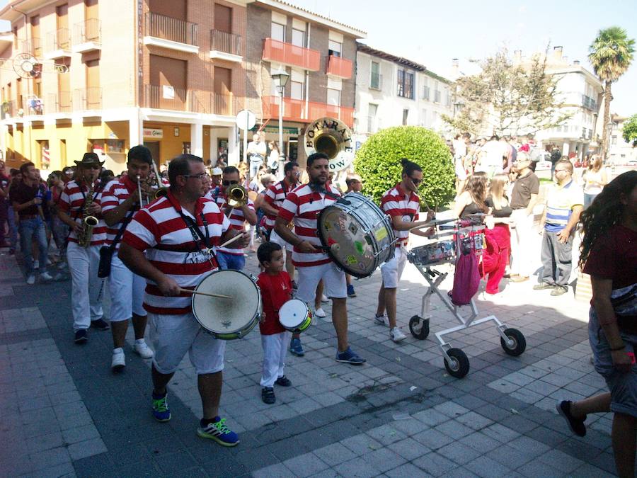 Fotos: Olmedo inicia sus fiestas con un multitudinario chupinazo