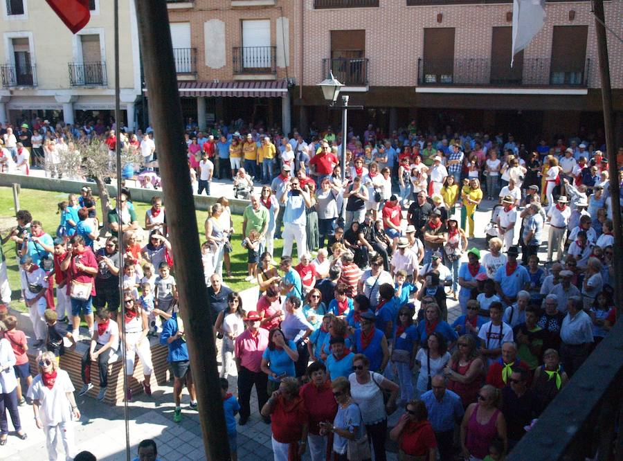 Fotos: Olmedo inicia sus fiestas con un multitudinario chupinazo