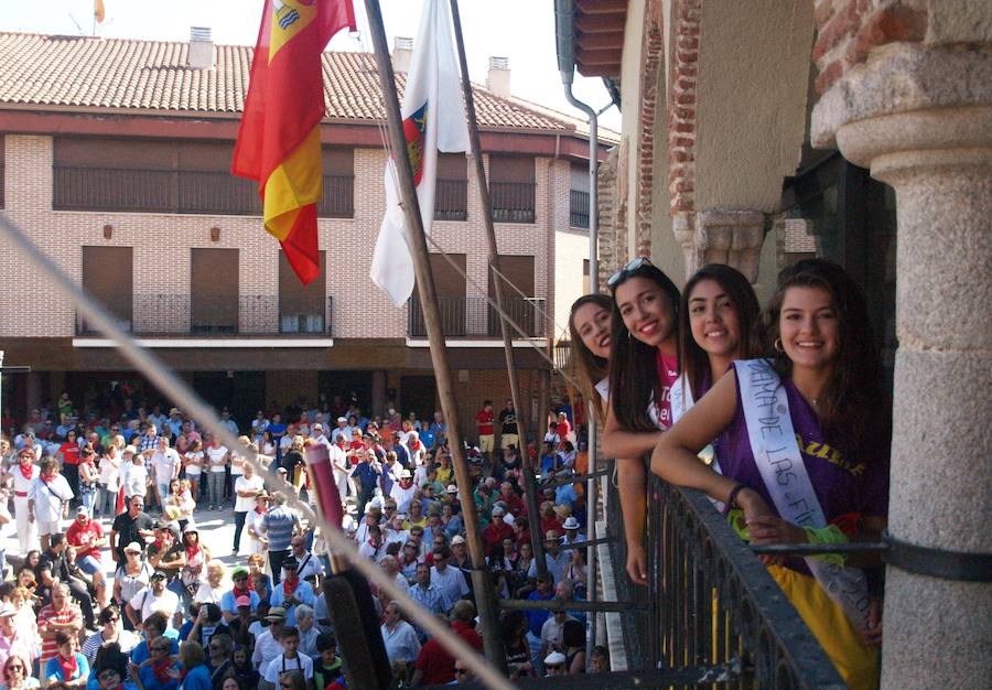 Fotos: Olmedo inicia sus fiestas con un multitudinario chupinazo