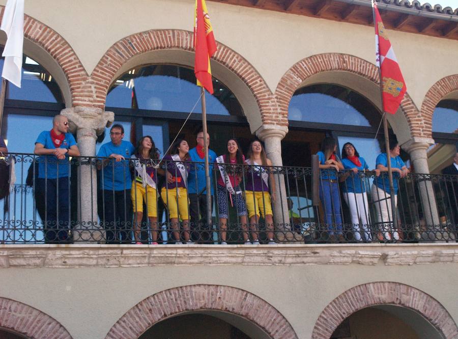 Fotos: Olmedo inicia sus fiestas con un multitudinario chupinazo