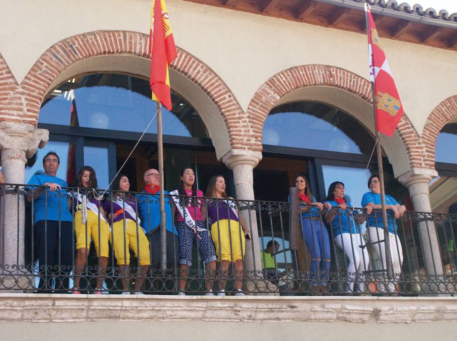 Fotos: Olmedo inicia sus fiestas con un multitudinario chupinazo