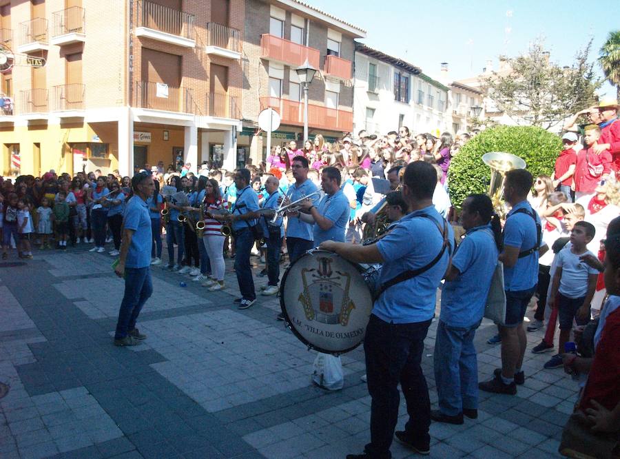Fotos: Olmedo inicia sus fiestas con un multitudinario chupinazo