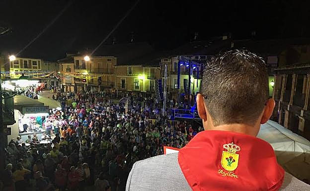 Alberto Brogeras, durante el pregón en el Ayuntamiento de Ayllón.