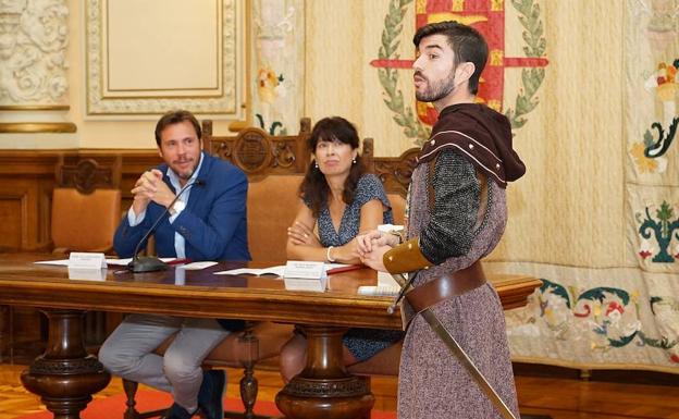 Puente y Redondo observan a un actor que representa al Conde Ansúrez.