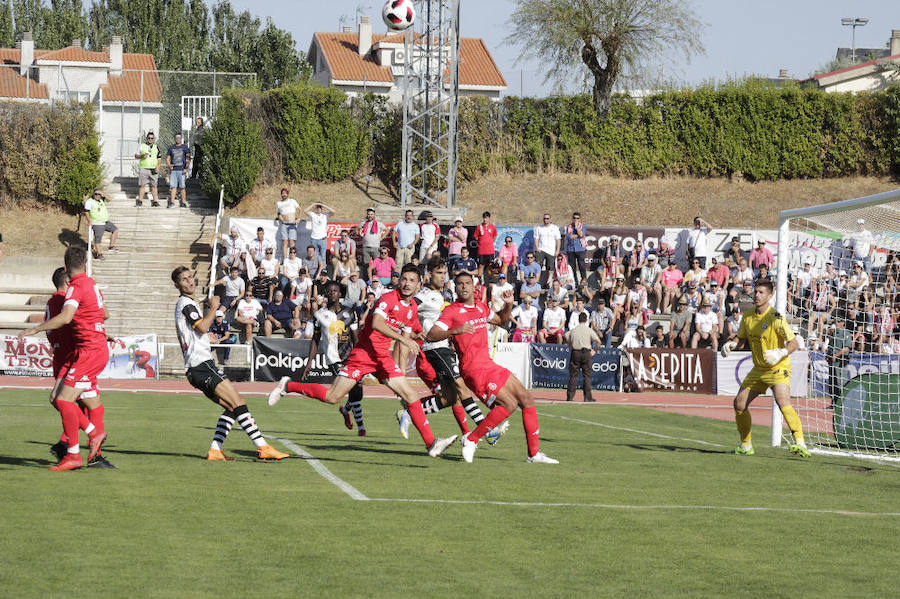 Fotos: Unionistas cae por la mínima ante la Cultural Leonesa (0-1)
