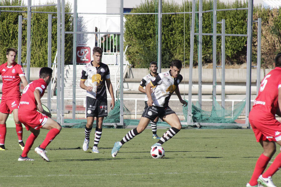 Fotos: Unionistas cae por la mínima ante la Cultural Leonesa (0-1)