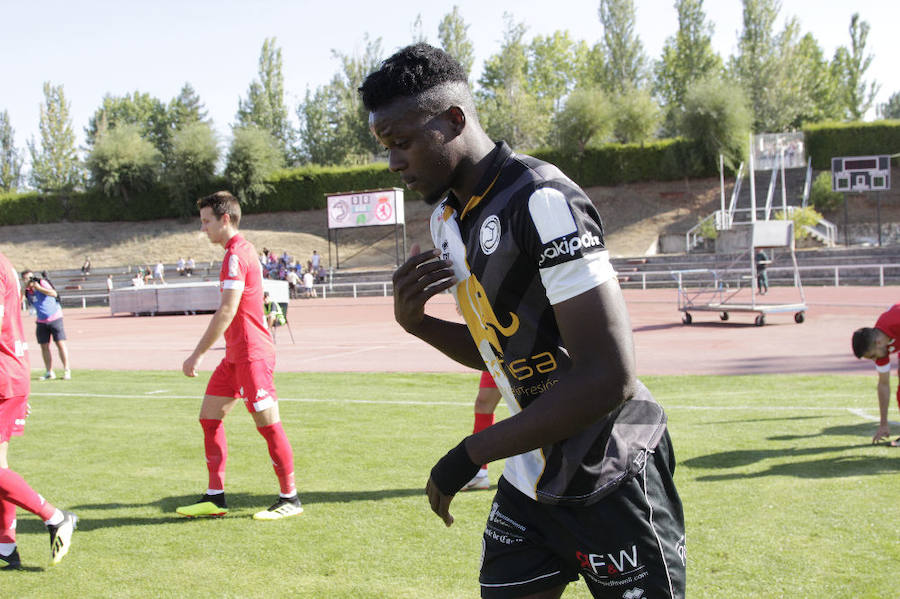 Fotos: Unionistas cae por la mínima ante la Cultural Leonesa (0-1)