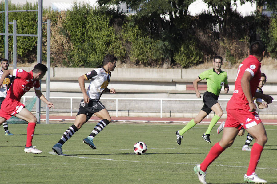 Fotos: Unionistas cae por la mínima ante la Cultural Leonesa (0-1)