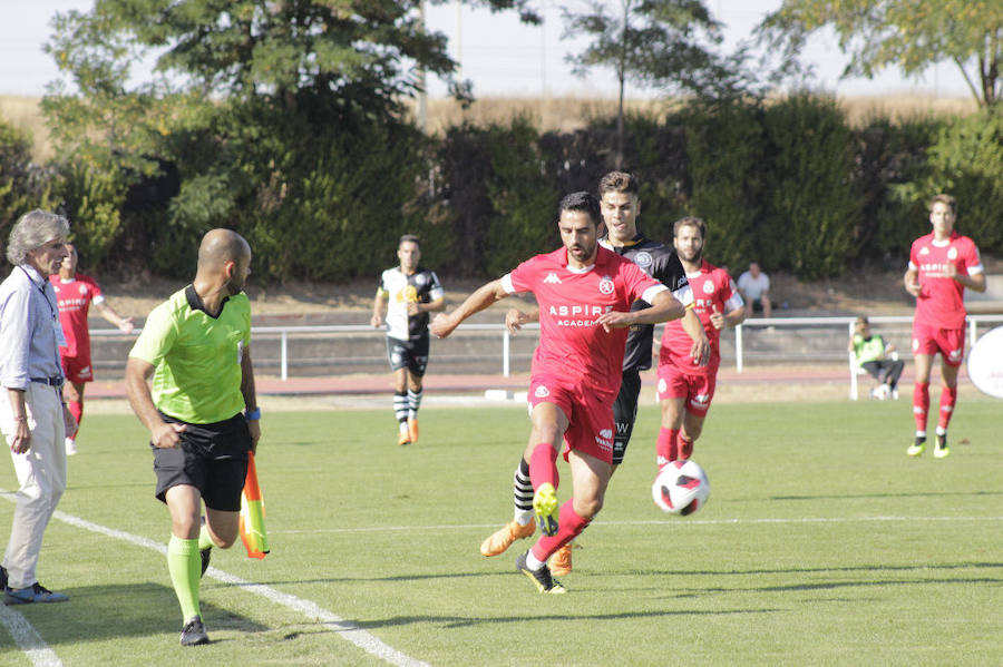 Fotos: Unionistas cae por la mínima ante la Cultural Leonesa (0-1)