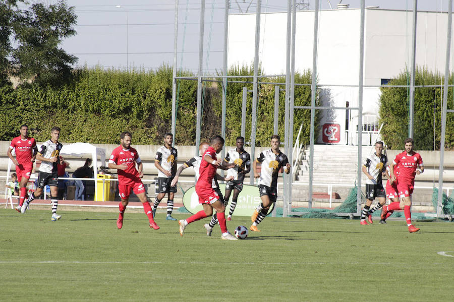 Fotos: Unionistas cae por la mínima ante la Cultural Leonesa (0-1)