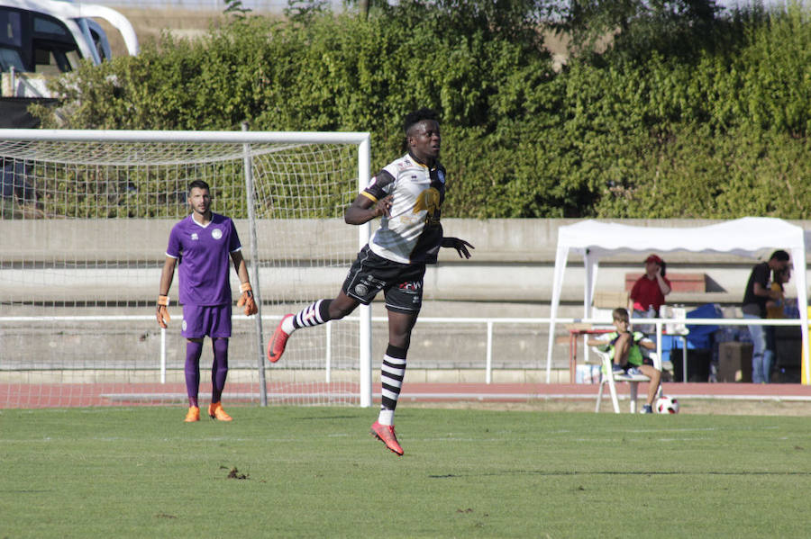 Fotos: Unionistas cae por la mínima ante la Cultural Leonesa (0-1)