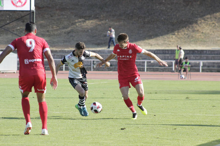 Fotos: Unionistas cae por la mínima ante la Cultural Leonesa (0-1)