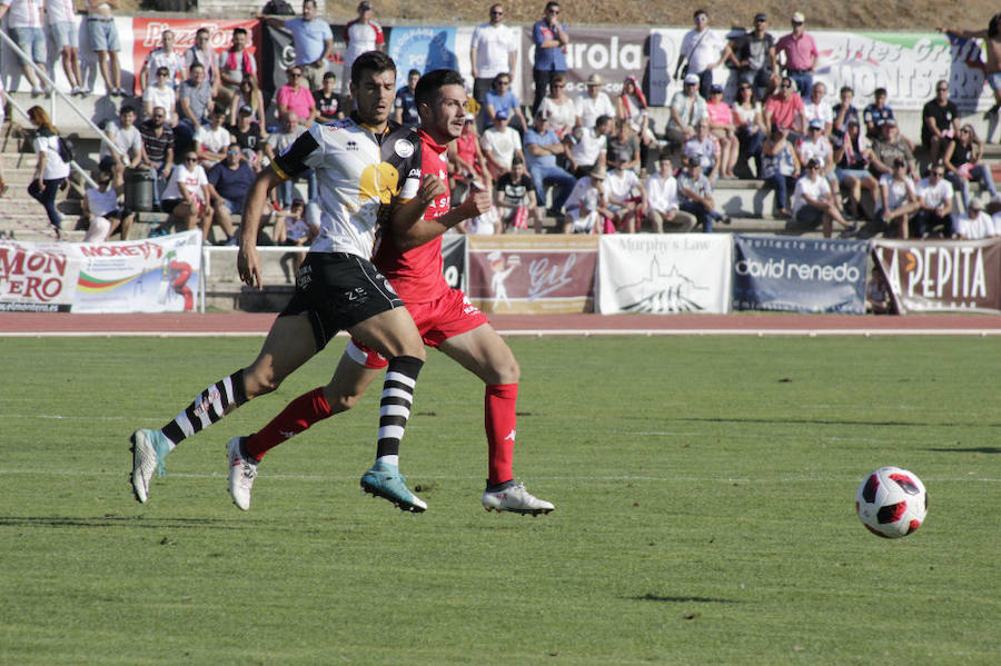 Fotos: Unionistas cae por la mínima ante la Cultural Leonesa (0-1)