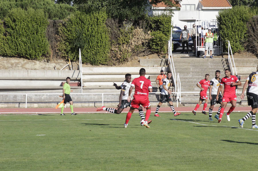 Fotos: Unionistas cae por la mínima ante la Cultural Leonesa (0-1)