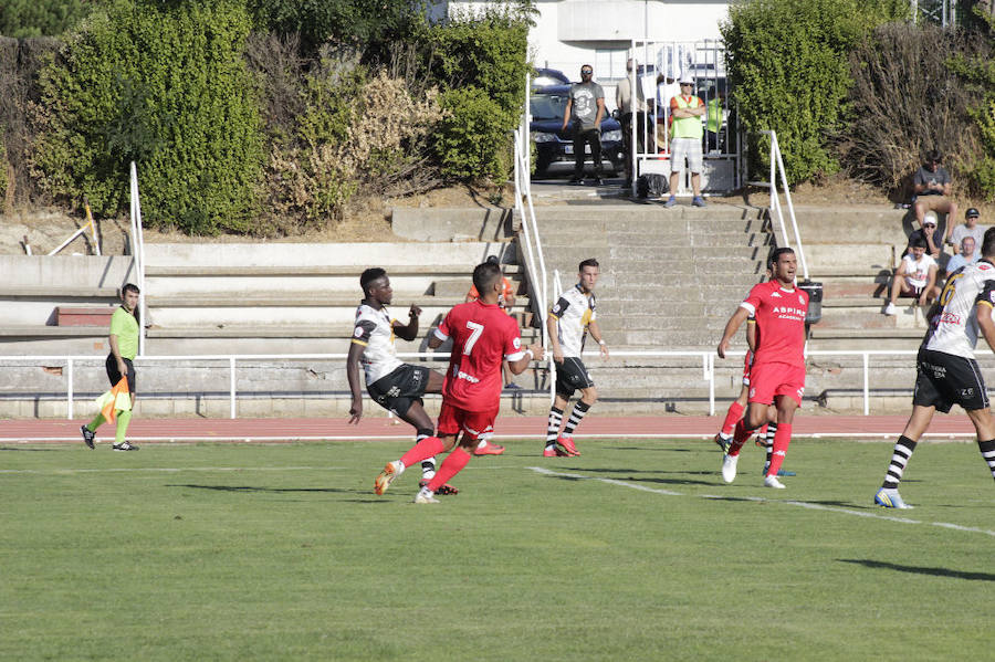 Fotos: Unionistas cae por la mínima ante la Cultural Leonesa (0-1)