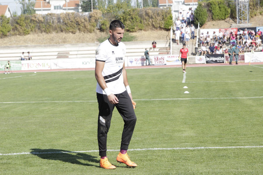 Fotos: Unionistas cae por la mínima ante la Cultural Leonesa (0-1)