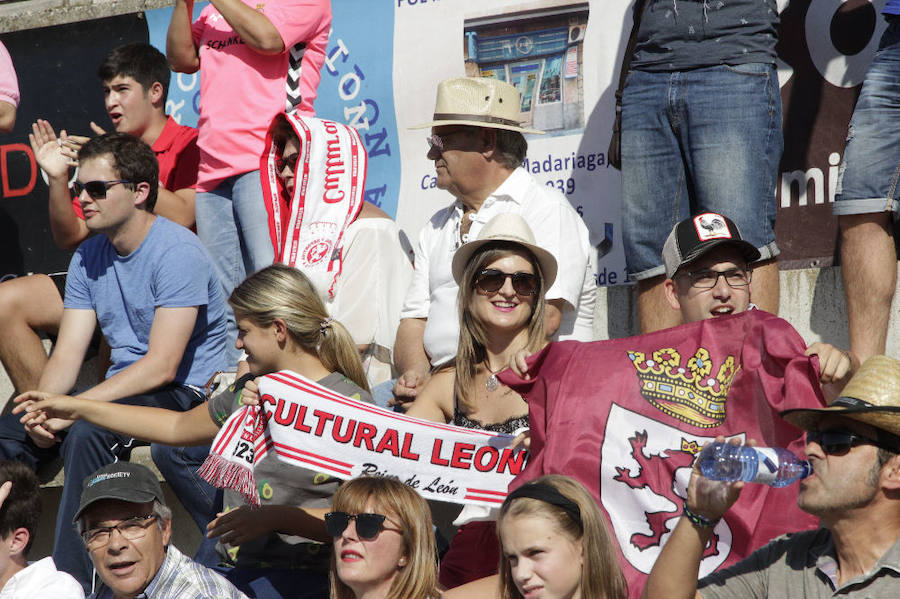 Fotos: Unionistas cae por la mínima ante la Cultural Leonesa (0-1)