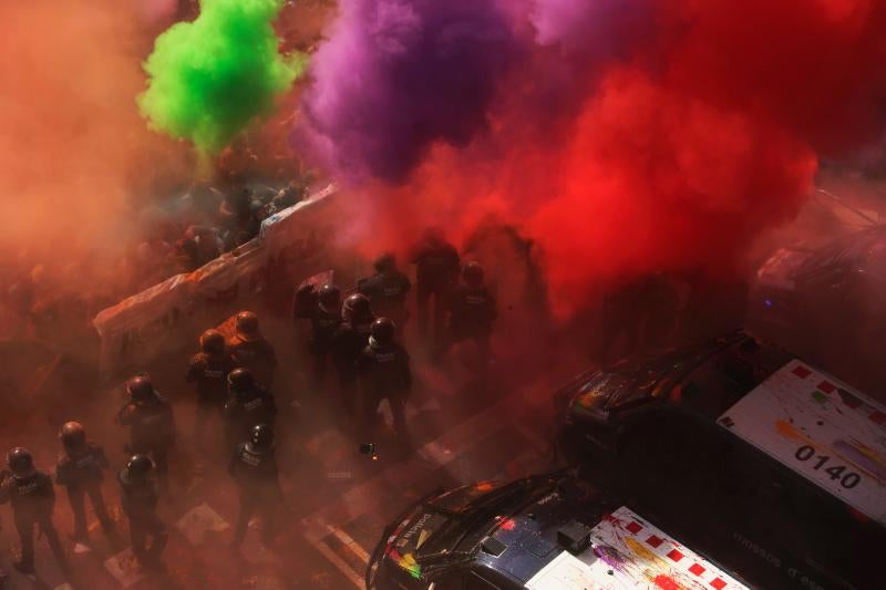 Fotos: Tensión en Barcelona por el boicot radical a una manifestación policial