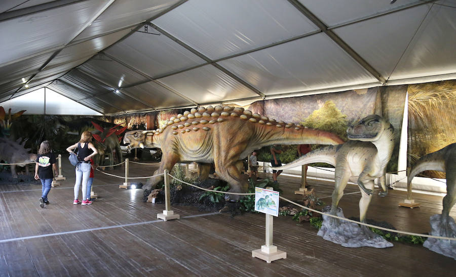 Fotos: Exposición de dinosaurios animatrónicos en el Ferial