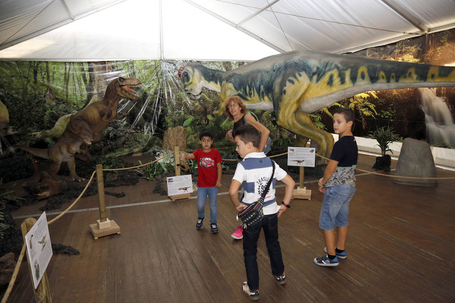 Fotos: Exposición de dinosaurios animatrónicos en el Ferial