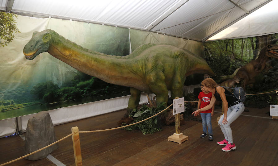 Fotos: Exposición de dinosaurios animatrónicos en el Ferial