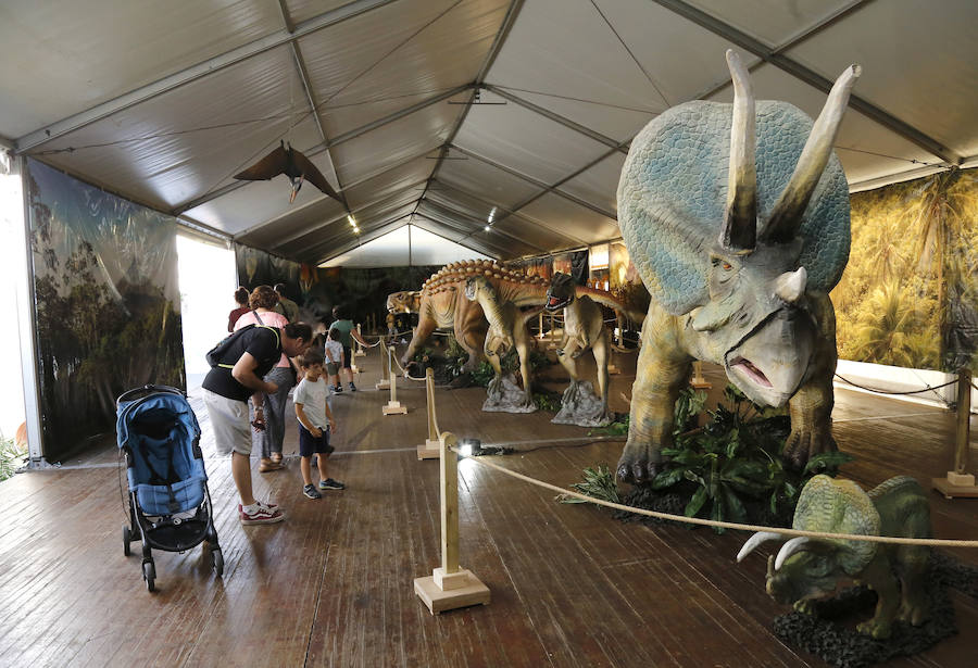 Fotos: Exposición de dinosaurios animatrónicos en el Ferial
