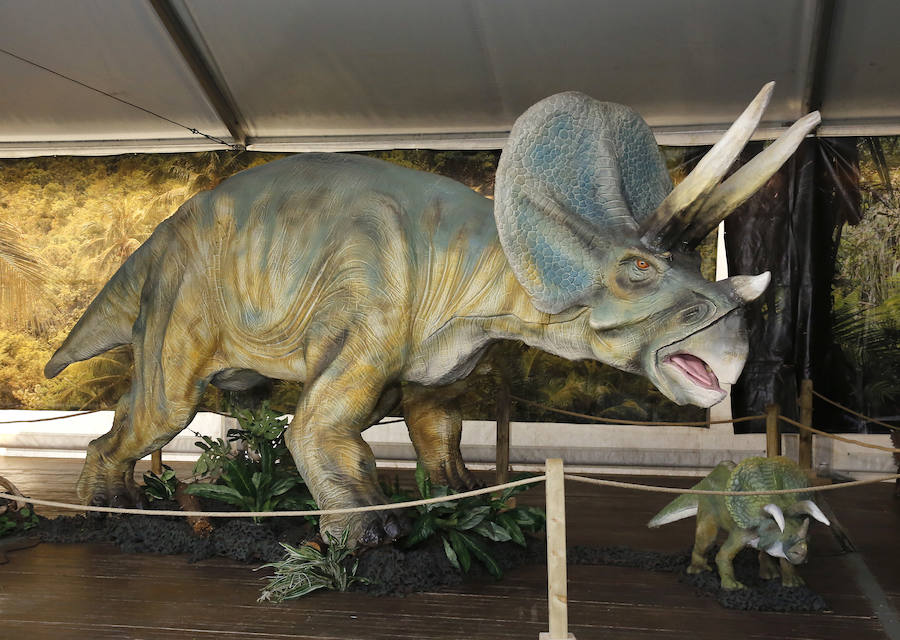 Fotos: Exposición de dinosaurios animatrónicos en el Ferial