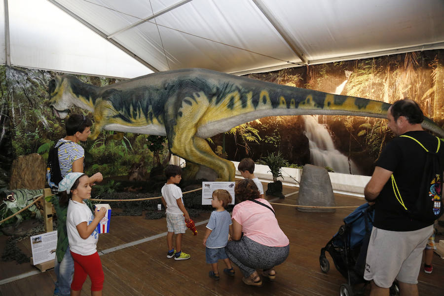 Fotos: Exposición de dinosaurios animatrónicos en el Ferial
