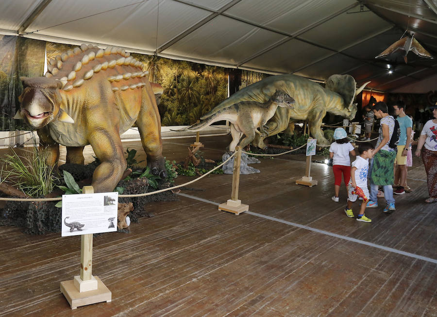 Fotos: Exposición de dinosaurios animatrónicos en el Ferial