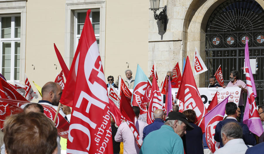 Fotos: Los pensionistas se manifiestan en Palencia