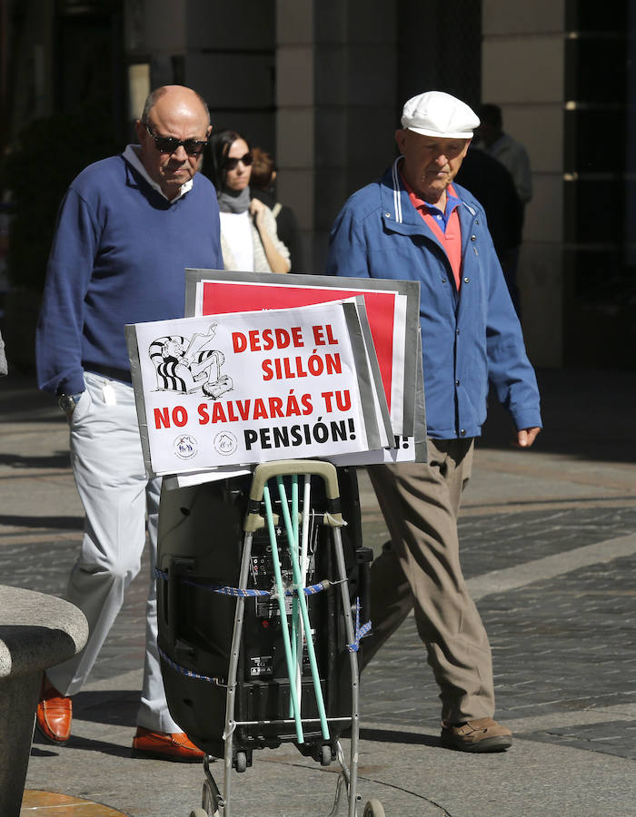 Fotos: Los pensionistas se manifiestan en Palencia