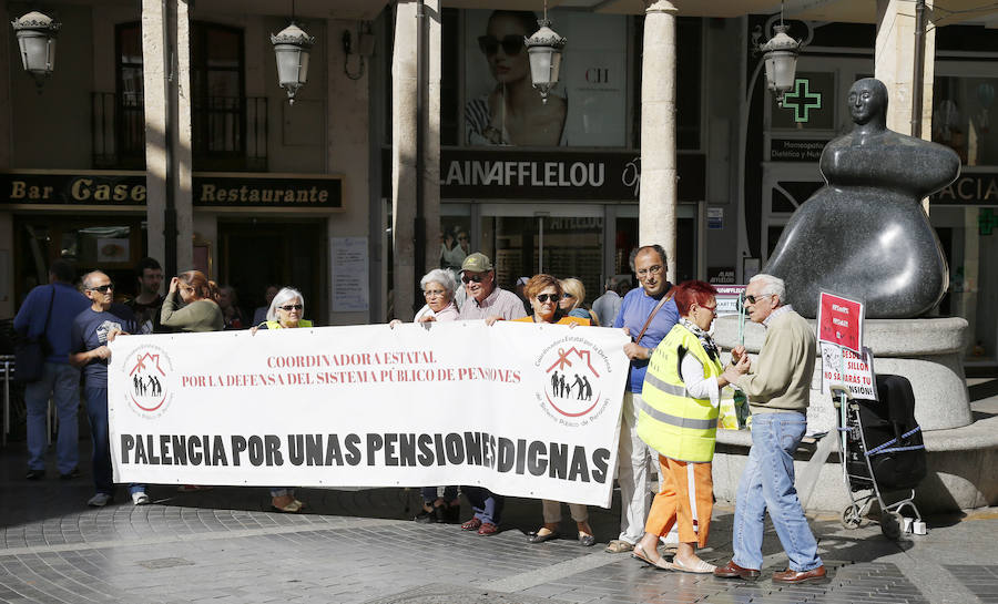 Fotos: Los pensionistas se manifiestan en Palencia