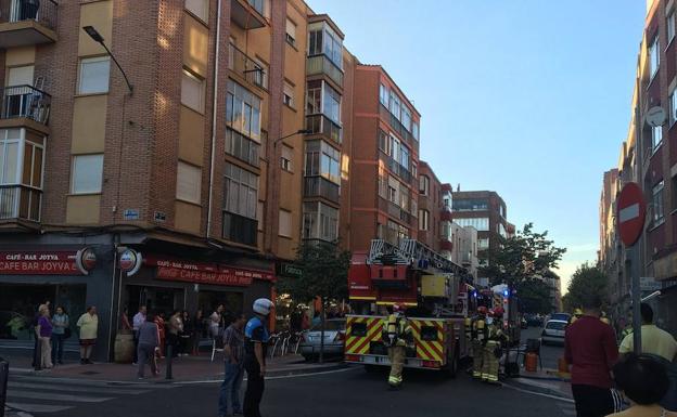 Intervención de los Bomberos en la hamburguesería de la calle Canterac.