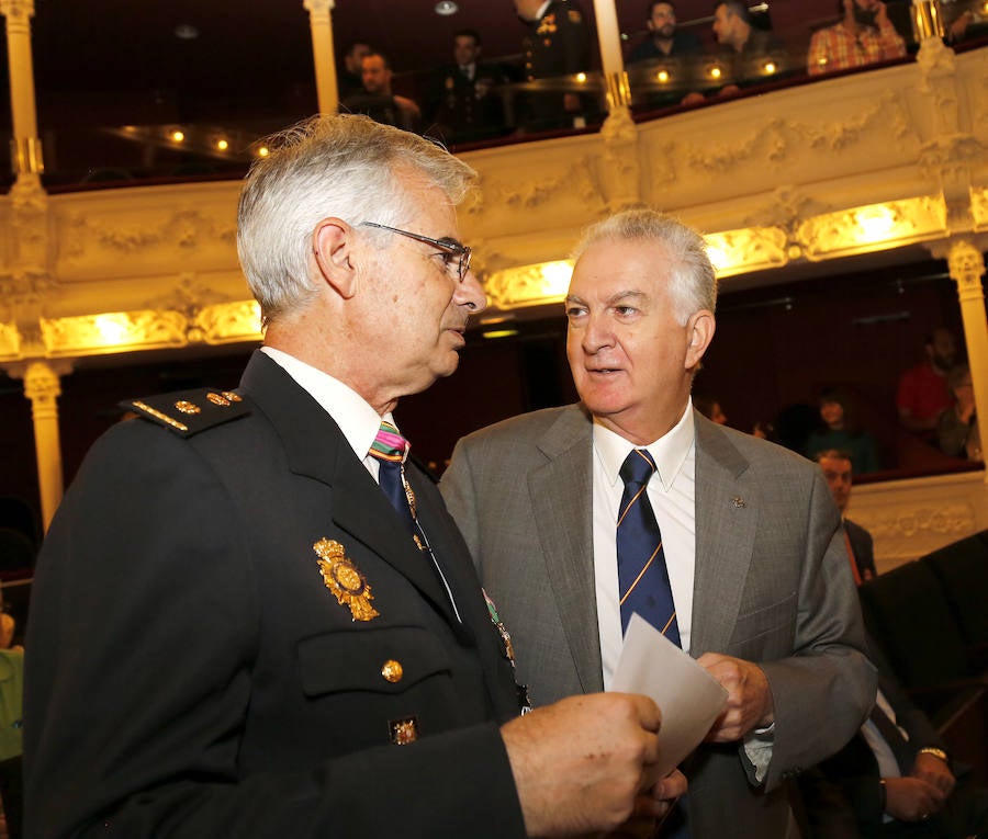 Fotos: Fiesta de los Angeles Custodios de la policia nacional en Palencia