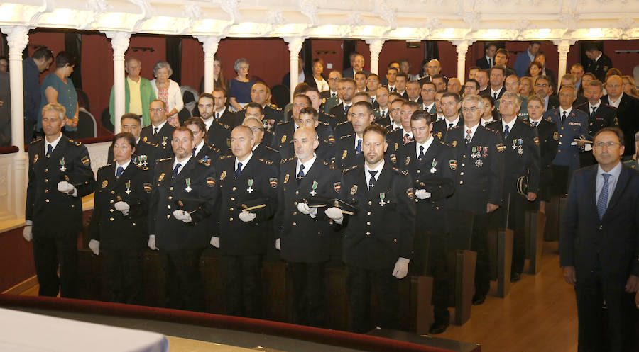 Fotos: Fiesta de los Angeles Custodios de la policia nacional en Palencia