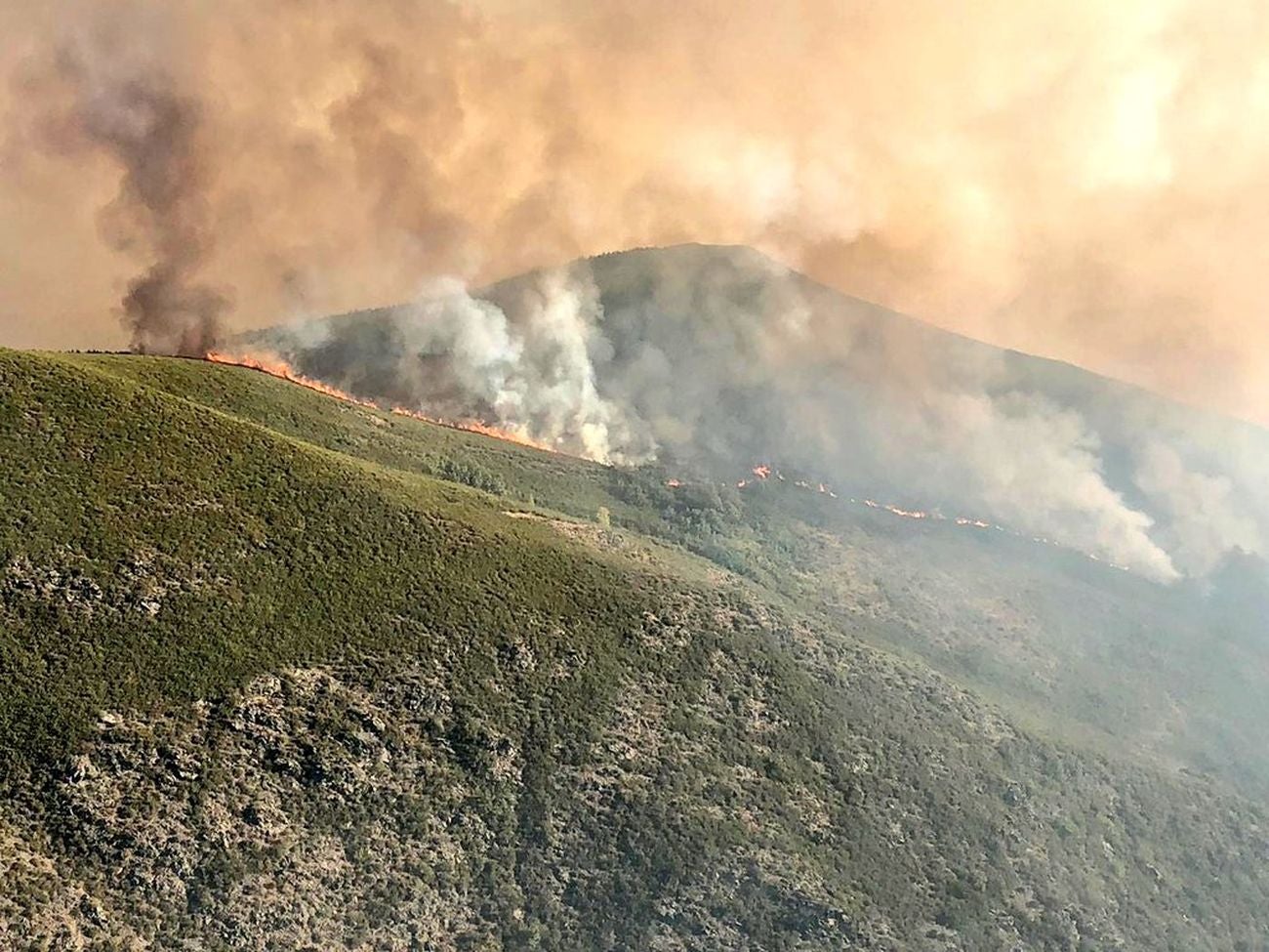 La alerta por el incendio tuvo lugar desde el municipio de Peranzanes, en el Valle de Fornela | Los vecinos vieron cómo las llamas no sólo se acercaban a esa zona sino que amenazaban el barrio de Prado