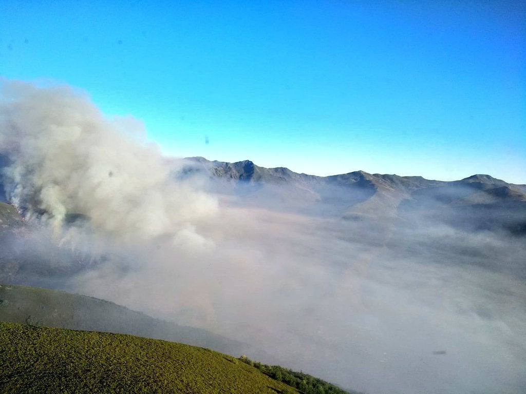 La alerta por el incendio tuvo lugar desde el municipio de Peranzanes, en el Valle de Fornela | Los vecinos vieron cómo las llamas no sólo se acercaban a esa zona sino que amenazaban el barrio de Prado